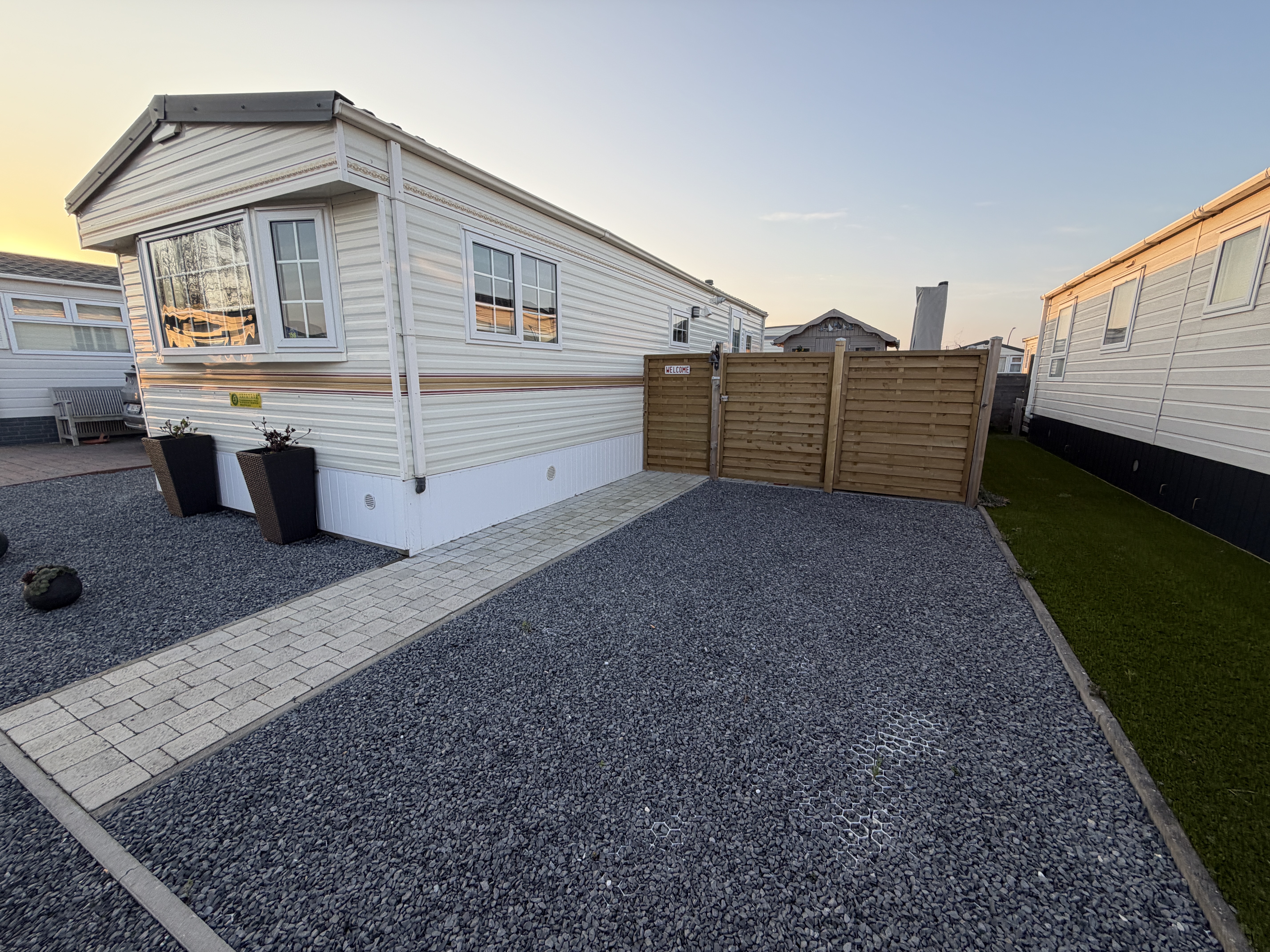 Rodeo Caravan - Instapklare en goed onderhouden sta-caravan 2 slaapkamers