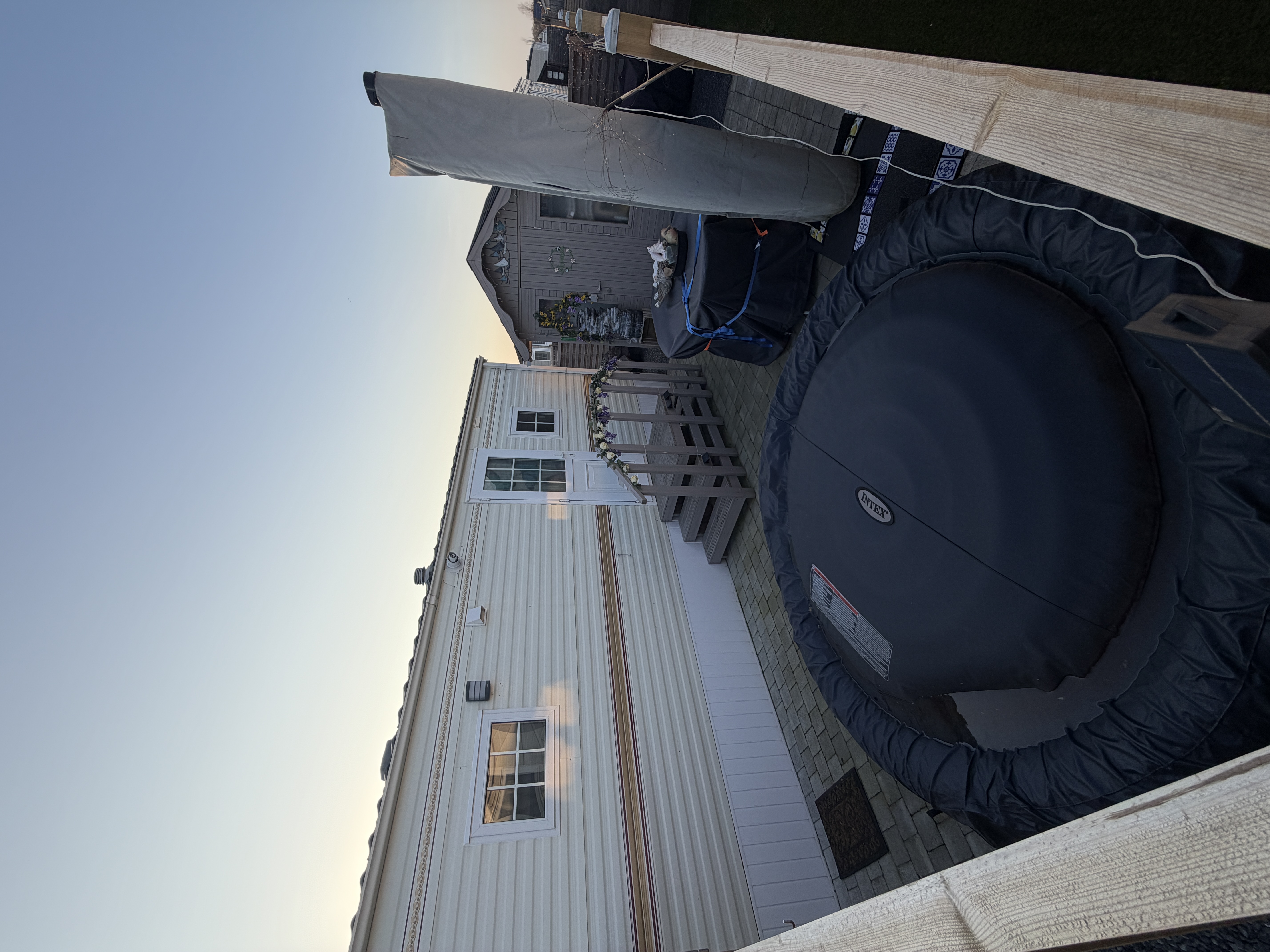 Rodeo Caravan - Instapklare en goed onderhouden sta-caravan 2 slaapkamers