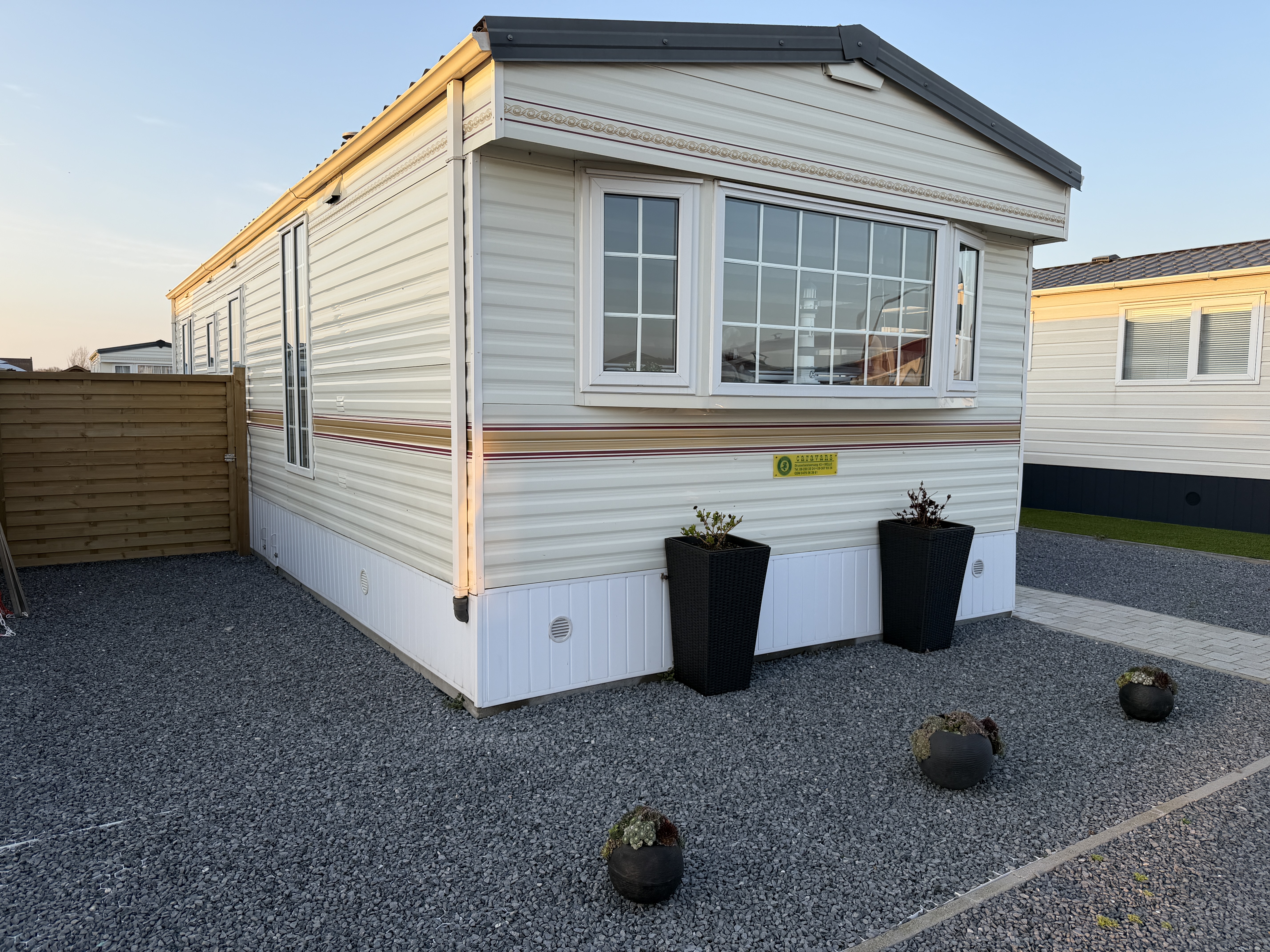 Rodeo Caravan - Instapklare en goed onderhouden sta-caravan 2 slaapkamers