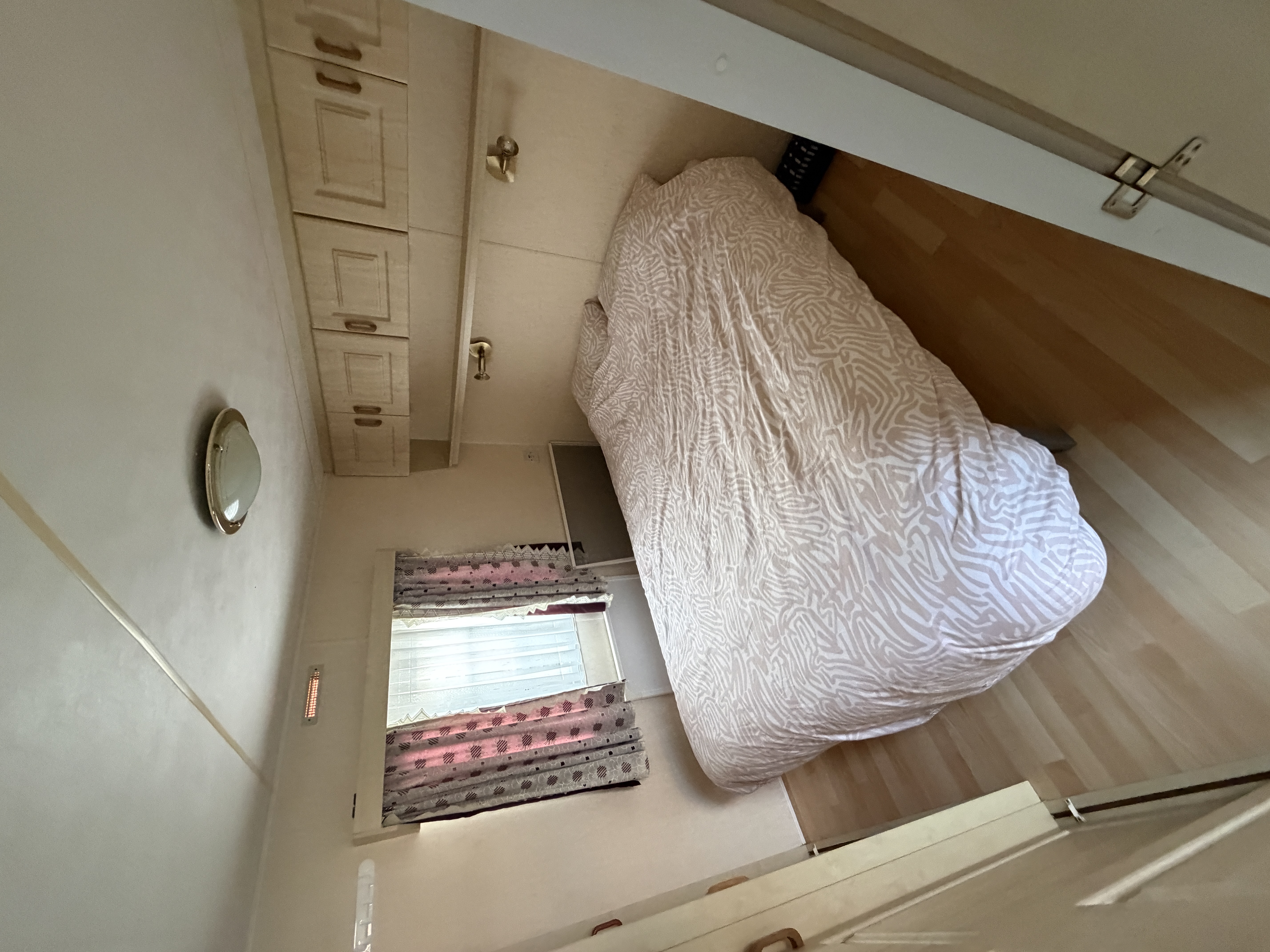 Rodeo Caravan - Instapklare en goed onderhouden sta-caravan 2 slaapkamers