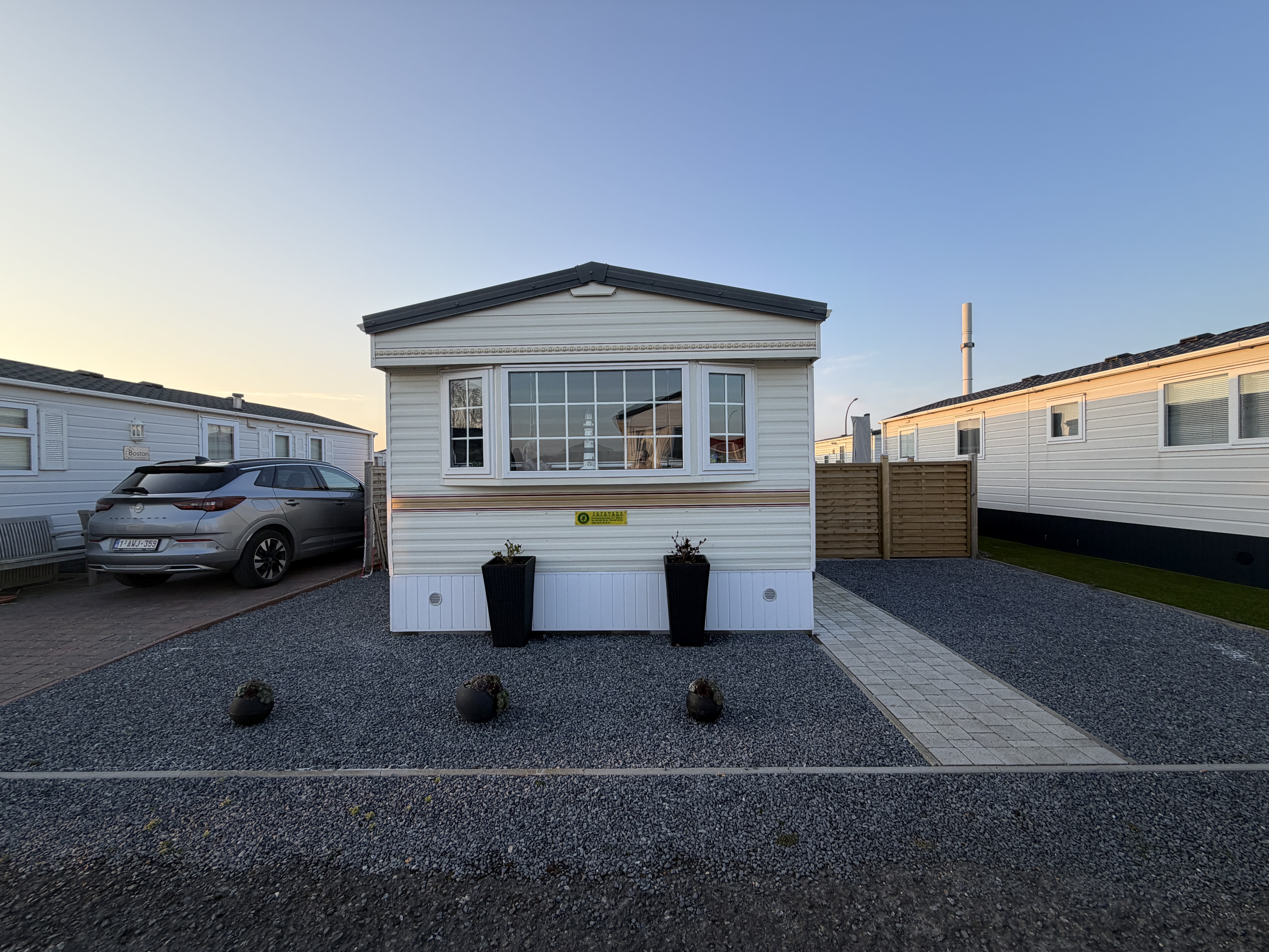 Rodeo Caravan - Instapklare en goed onderhouden sta-caravan 2 slaapkamers